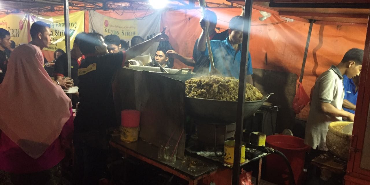 Halal Review : Nasi Goreng Kambing Kebon Sirih yang Tak Pernah Sepi